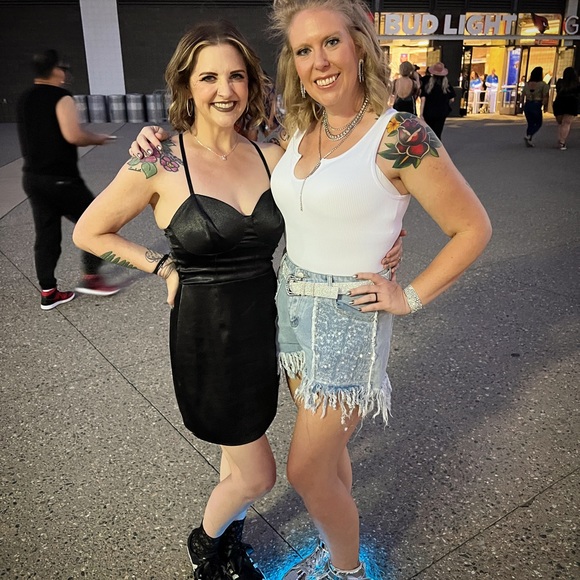 Meet your Posher, April - Picture 2 of 10